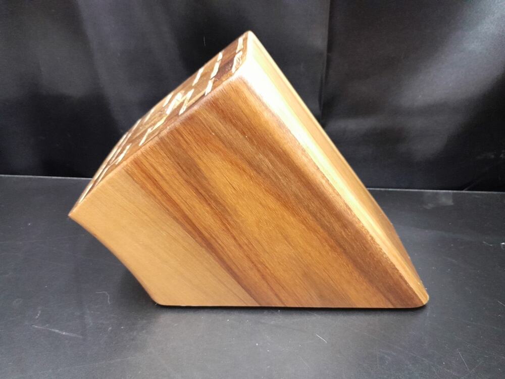 Pampered Chef 20 Slot Knife Block Made Out Of Acacia Wood